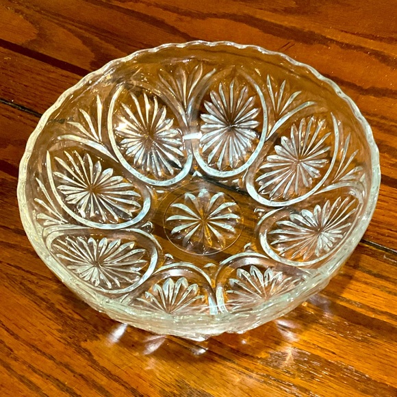 Vintage Other - Vintage crystal 8” bowl with beveled edges